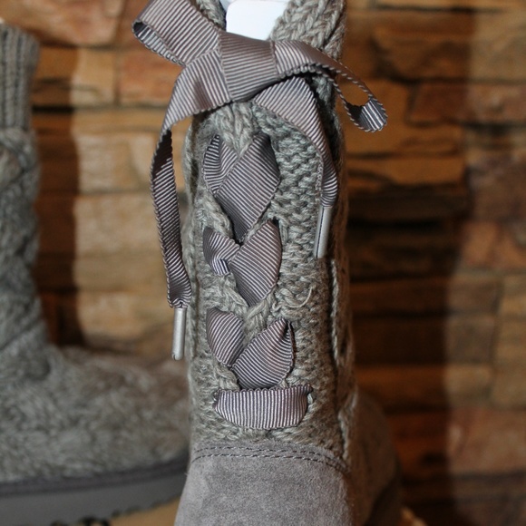 UGG ISLA Sweater Boots HEATHERED CHARCOAL GRAY - Picture 5 of 6